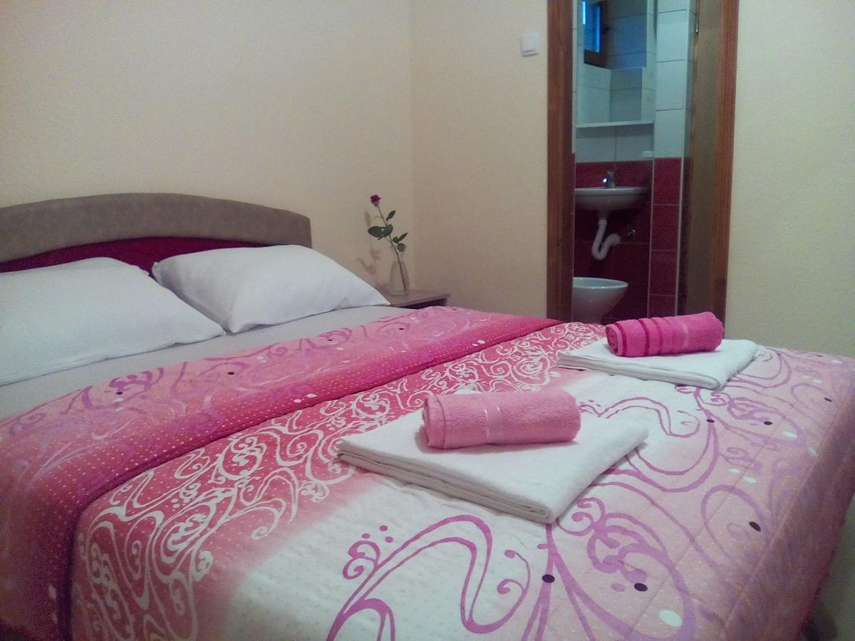 Apartmani Sara Trebin Dış mekan fotoğraf